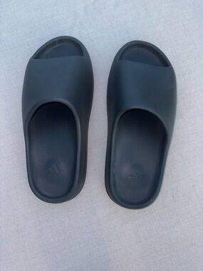 Yeezy Slide Sandals in Dark Charcoal/Black